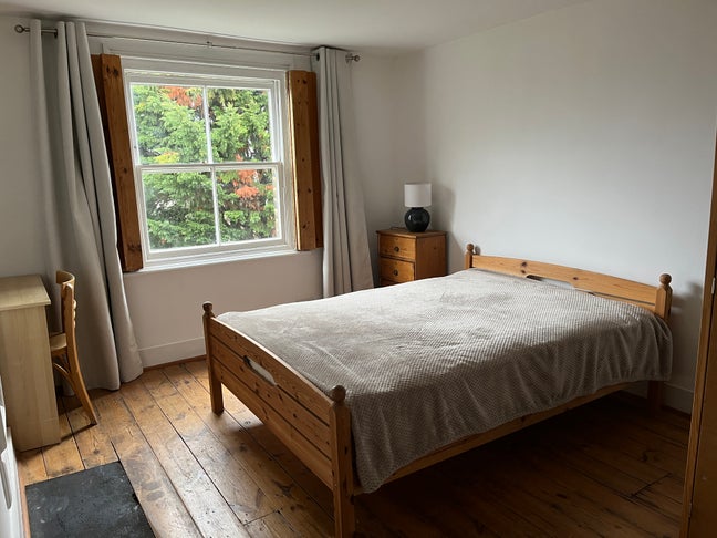 Double Room 2 mins Southfields Tube with Cleaner   Main Photo