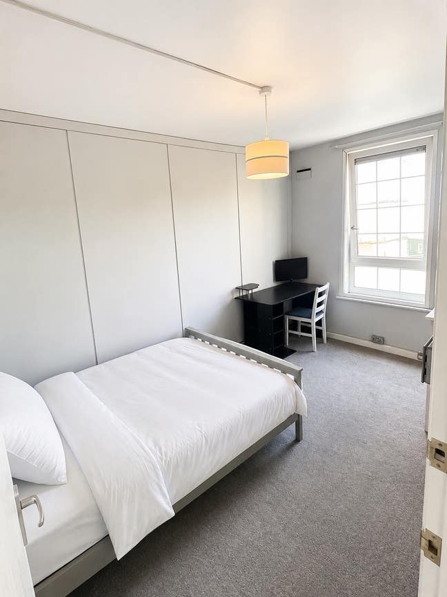 Modern Double Room – Canary Wharf (Zone 2) Main Photo