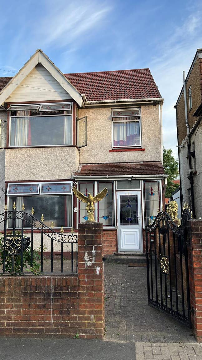 Group of 8? 4 Double Rooms 110/115&pound; Pw Each Tenant Main Photo