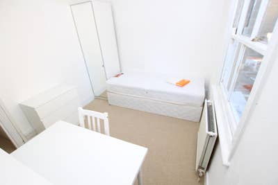 SIngle, great loc, all.incl,avail.now,furnished Main Photo