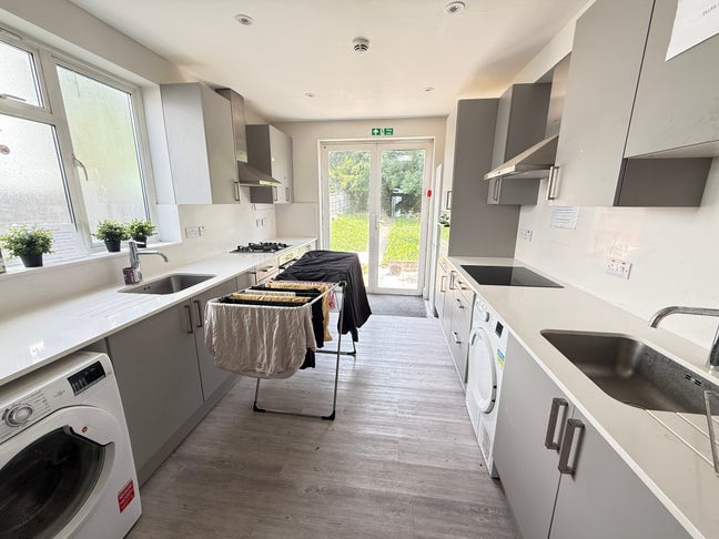 En-Suite Room Available - Wembley Park Main Photo