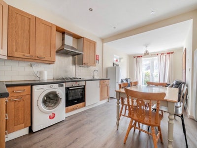 Looking for a 5th roommate!  Main Photo