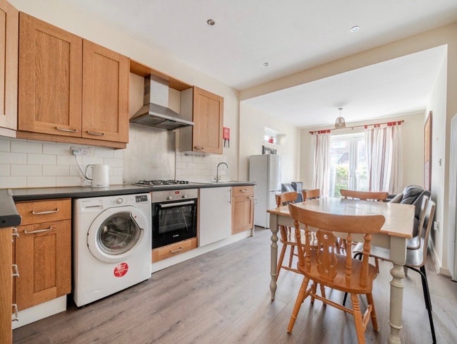 Looking for a 5th roommate!  Main Photo
