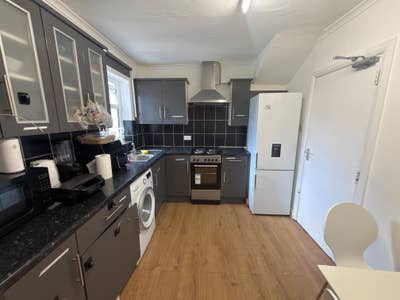 3 Rooms available in Mitcham- All bills included Main Photo