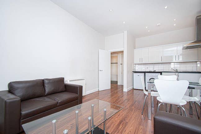 Beautiful one bedroom flat in South Hampstead Main Photo