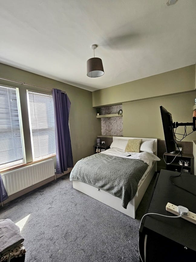 Ensuite Furnished Room - Well Presented Main Photo