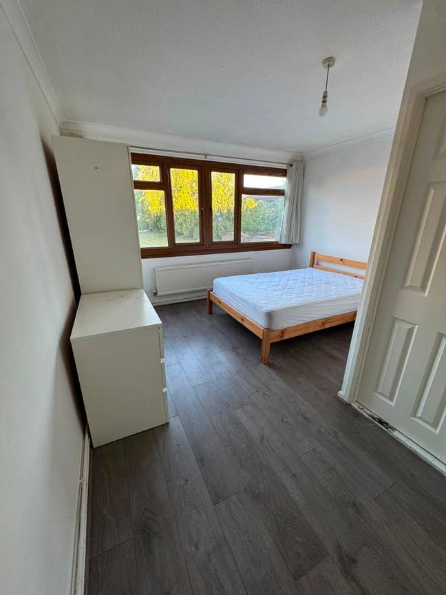 Large Double Ensuite Room Main Photo