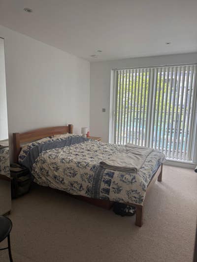Double room to let with private bathroom Main Photo