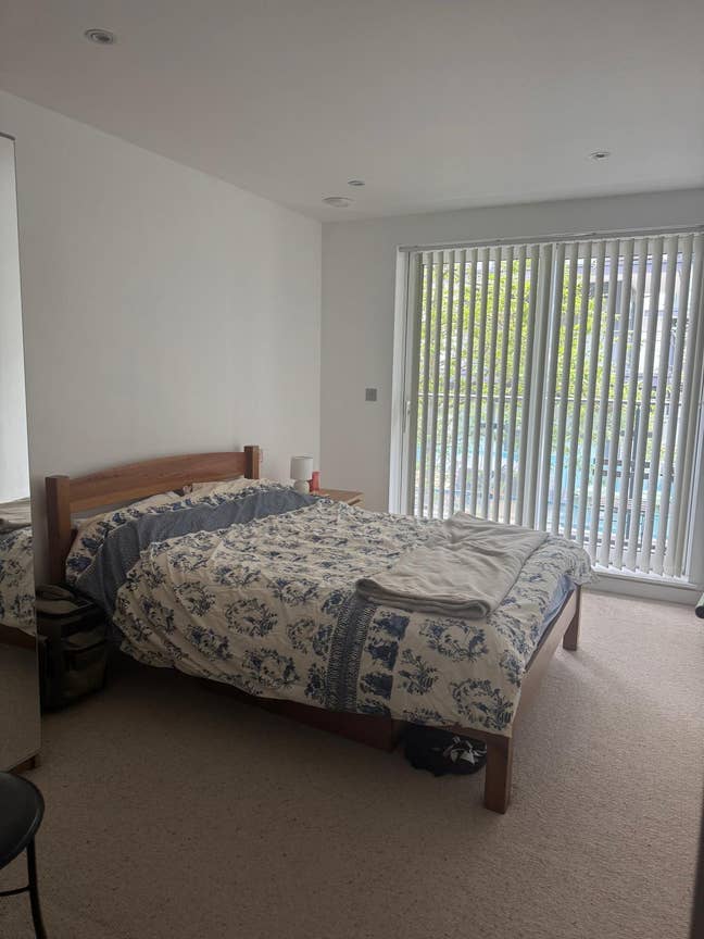 Double room to let with private bathroom Main Photo
