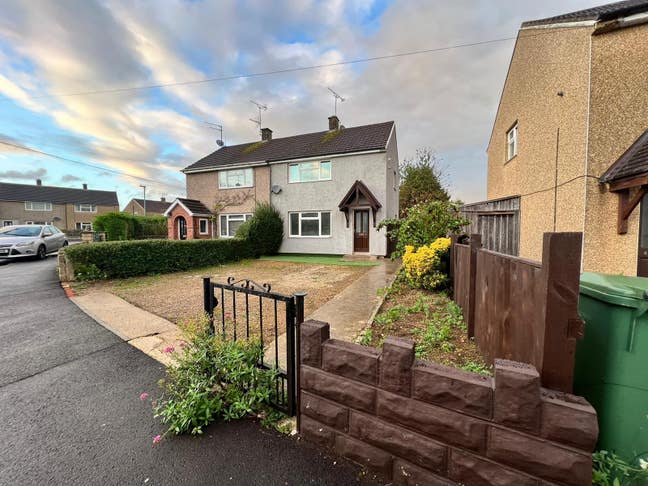 2-bed house – SN14 0JY ready to move in 🏡 Main Photo