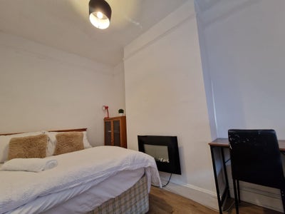4x Double rooms in a spacious house, Coventry, CV6 Main Photo