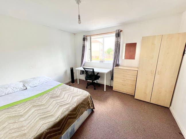 4 Large DBL Rooms Canning Town E16 Near DLR August Main Photo