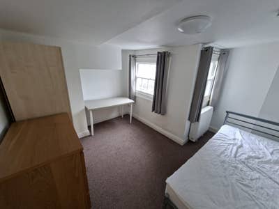 Double Room in Town Center - All Bills Included Main Photo