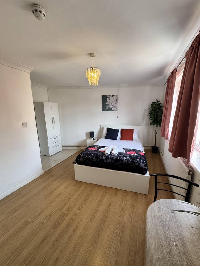 Bromley  luxury Studios 18 Mts  train to london,  Main Photo