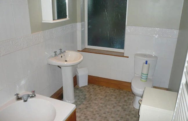 Clean room in a well maintained property Main Photo
