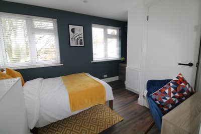Garden Room - Ensuite - Hospital - SS16   Main Photo