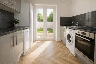 1 Double Room in a 5 Bed House - Ready 07/11/2026 Main Photo