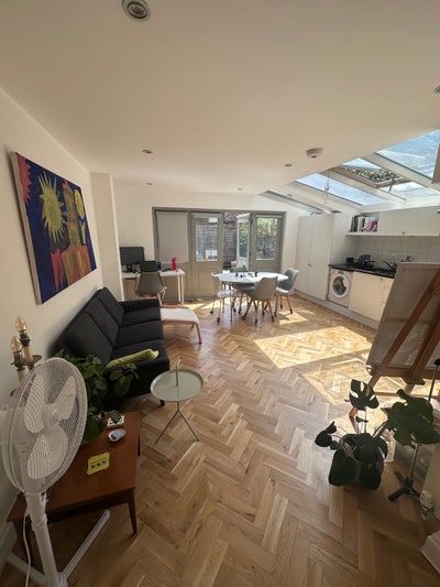 Room in 2 bedroom West London flat with garden Main Photo