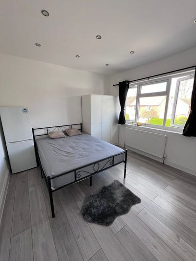✨ 🛏️ En-Suite Room to Let in - Hayes  Main Photo