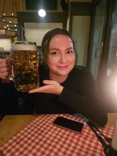 Professional Female seeks a double room Main Photo