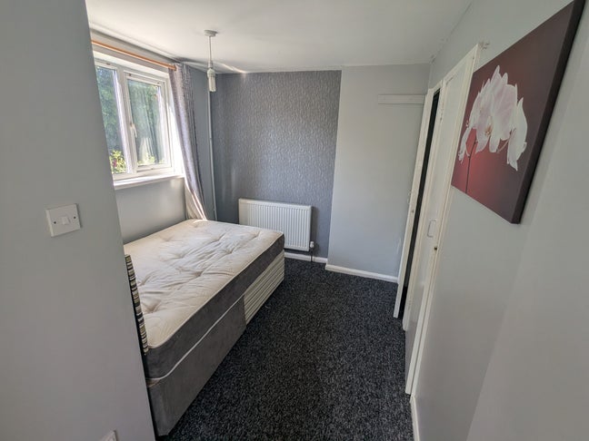 Modern En-suite nr JLR, Hospital, Solihull Main Photo