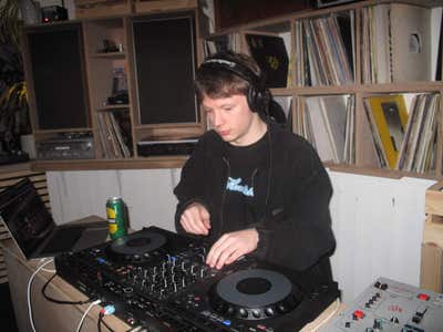 Professional looking for tidy, social house share Main Photo