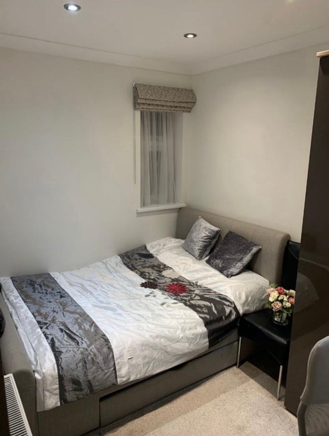Spacious double room to rent  Main Photo