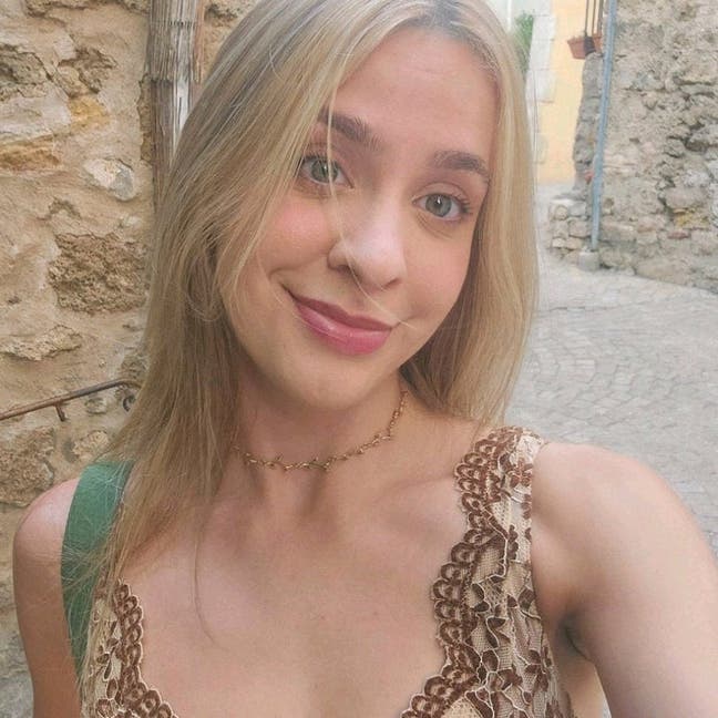 Student Female seeks a single or double room Main Photo