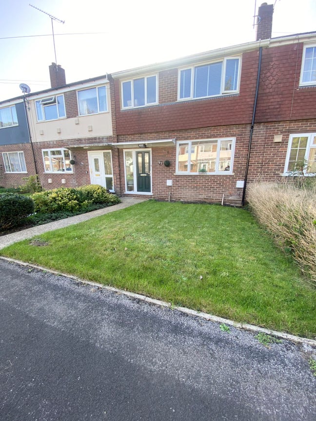 1 Double Bedroom to Rent - Farnborough Main Photo
