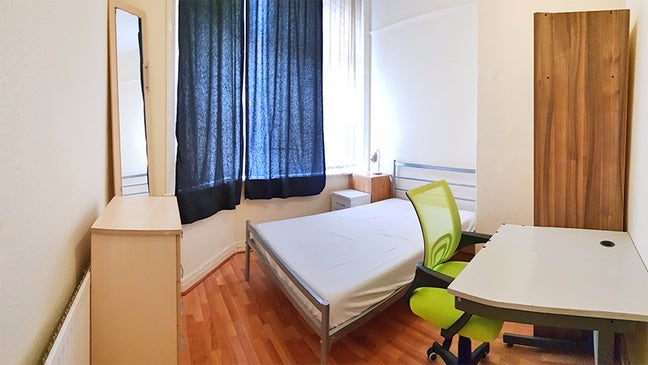 Room to let in M14 - just off wilmslow road Main Photo