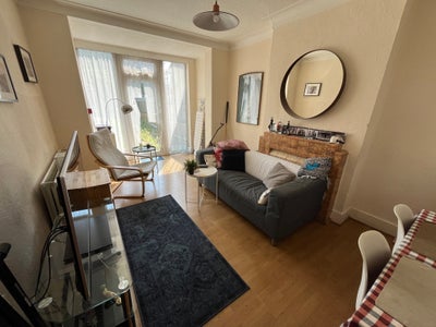 Bright Double Room in Friendly House Main Photo