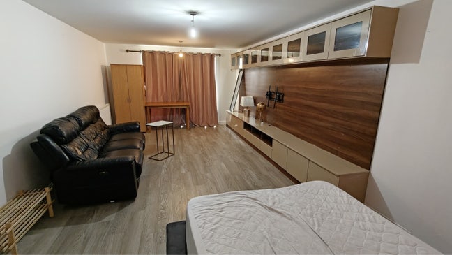 Large Double room to let  Main Photo