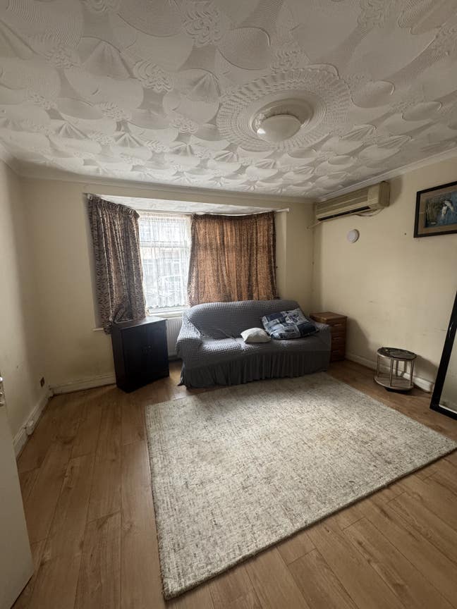 2 room for rent  Main Photo