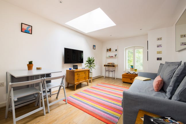 Short/Med Term Let. Comfy, Modern Flat East London Main Photo