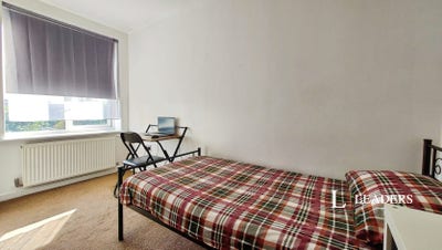 Room with En Suite & All Bills Included:  Main Photo