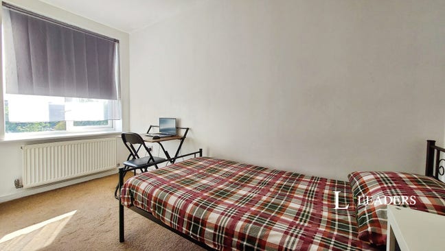 Room with En Suite & All Bills Included:  Main Photo