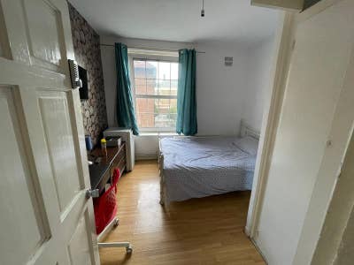 Nice DBL Room | 2 min to Shoreditch 🚂 | Bills Incl Main Photo