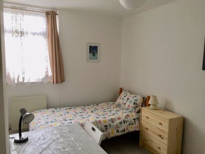 Zone 1 - Female n/s NHS Prof or Postgraduate Main Photo