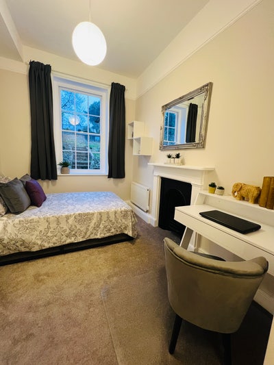 Stunning Property, Medium Double Ensuite Room  Main Photo