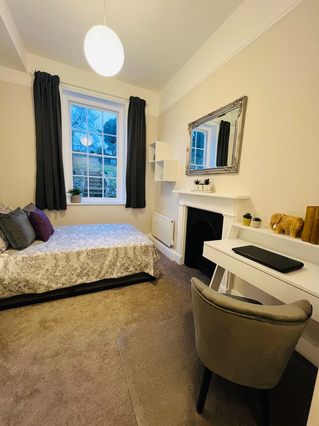 Stunning Property, Medium Double Ensuite Room  Main Photo