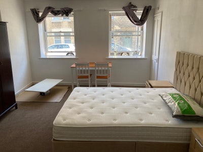 Double room - all inclusive 2 bed flat, Batheaston Main Photo
