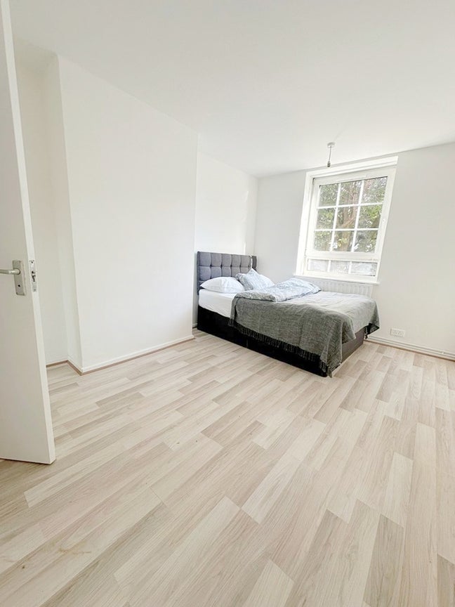 Modern & Furnished Double Room | Aldgate East Main Photo