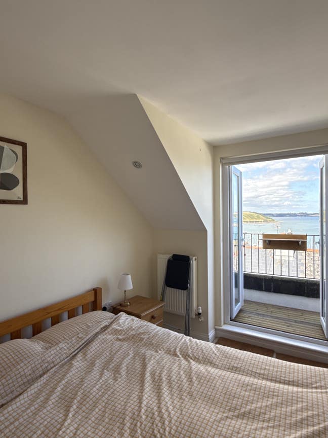 Double room + balcony in sea view flat 3 month let Main Photo