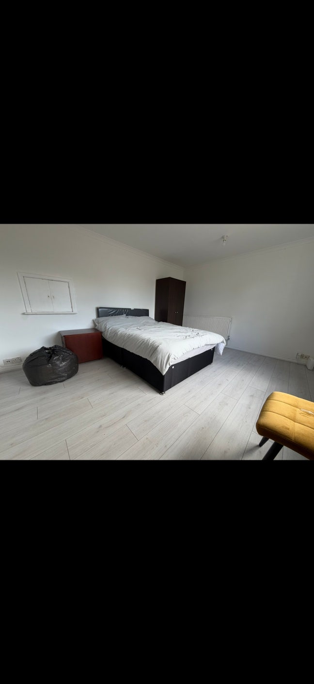 One double bed room with one wardrobe  Main Photo