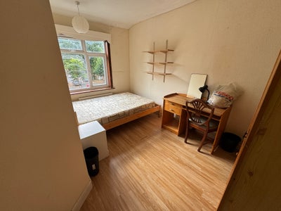 Large student home in Lenton  Harrington drive  Main Photo