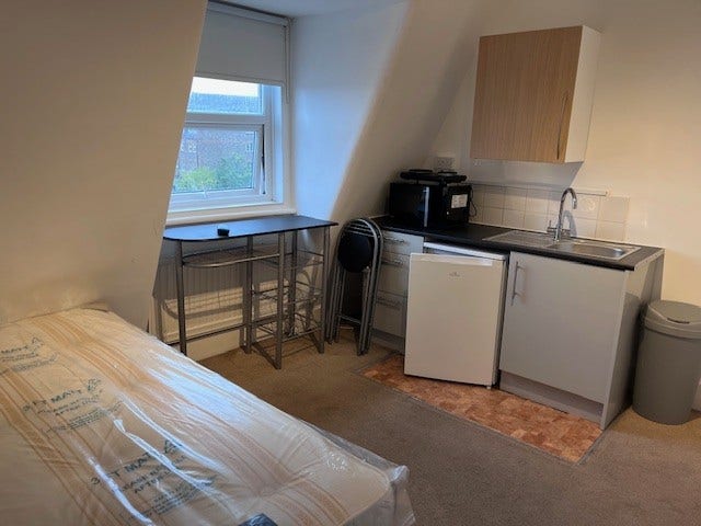 Furnished Room With Kitchen Inclusive Of Most Bill Main Photo