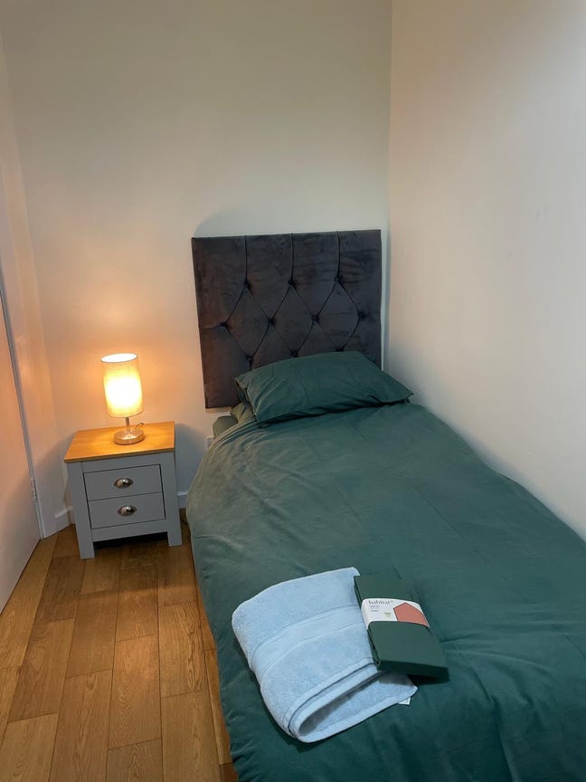 Single & Double Rooms Available – SW6 2QR Main Photo