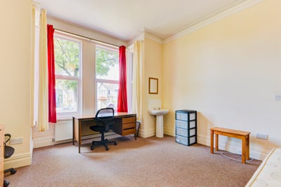 🛍️📌Large Rooms in a Five Ways Location🛍️📌 Main Photo