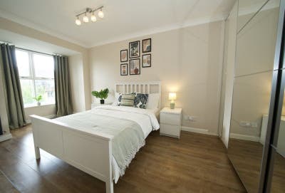 🏡 Newly Refurbished Rooms Available -E16  Main Photo