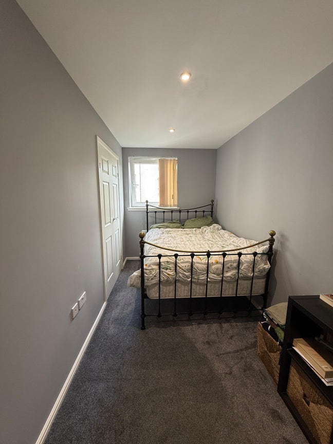 One room available in a two bed flat EH6 Main Photo